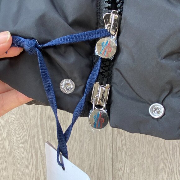 Men's matte Mayan-style short down jacket. High-end condition, looks great on. M - Picture 7 of 7